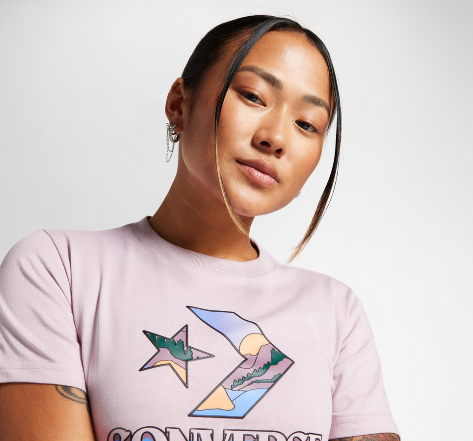 10025691-A03-535 Converse Star Chevron Mountain Graphic ženska majica